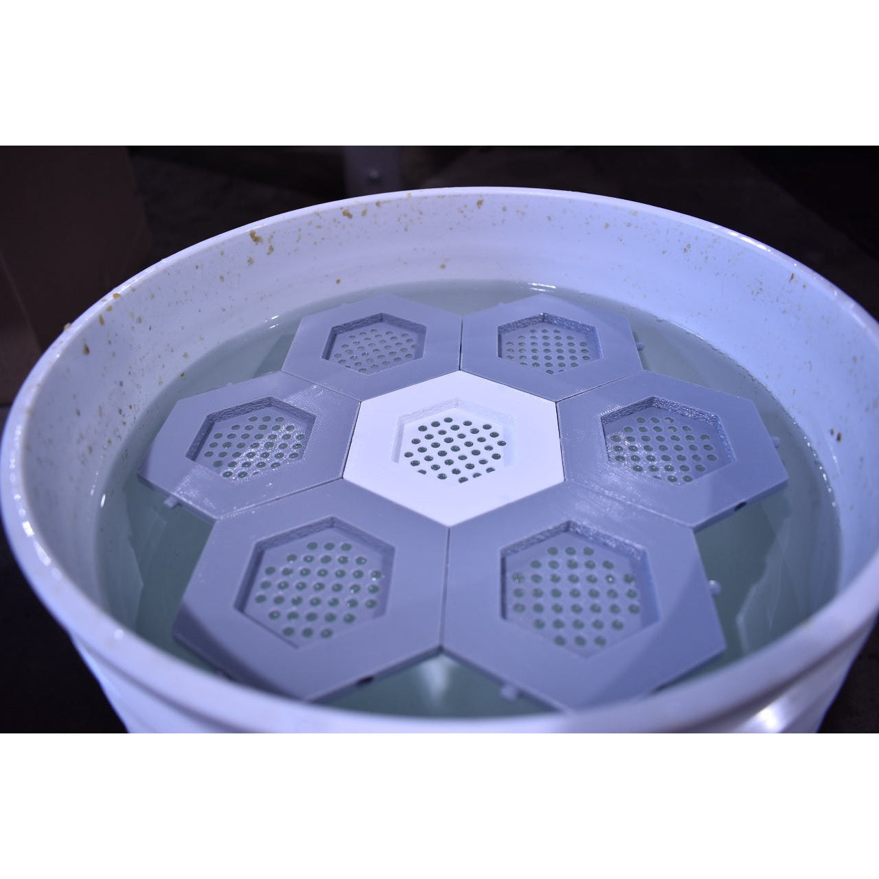 Petal Float Feeder