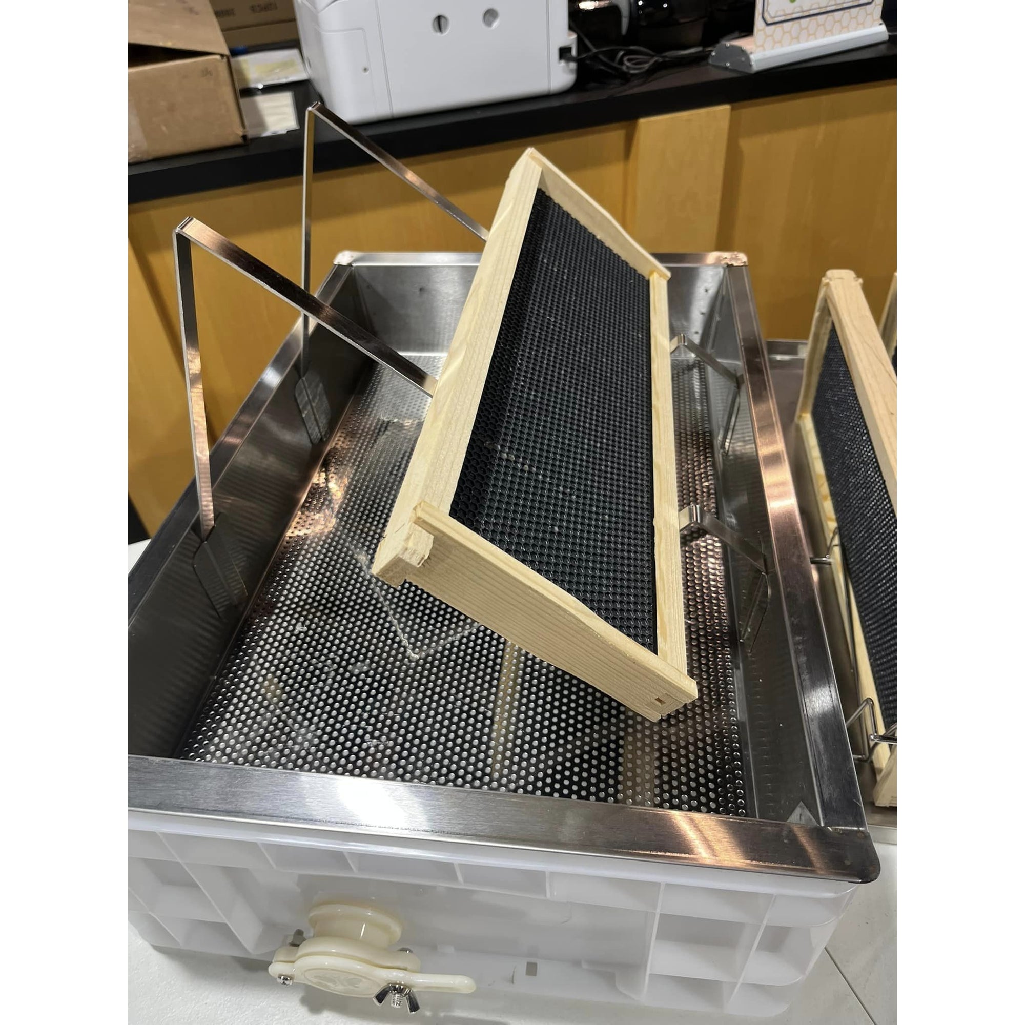 Deluxe Uncapping Tub